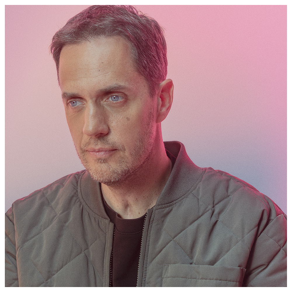 Grand Corps Malade : Pourquoi il a quitté la France avant d&rsquo;écrire « Voir la mer », l&rsquo;album de ses 20 ans de carrière