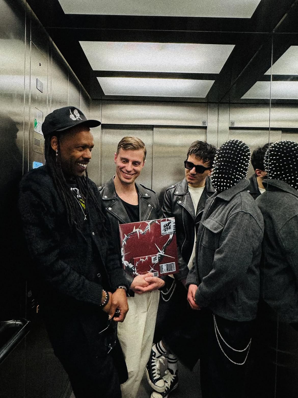 Skip The Use frappe fort avec « Silence » : Le groupe dévoile un clip qui questionne notre obsession de la réussite