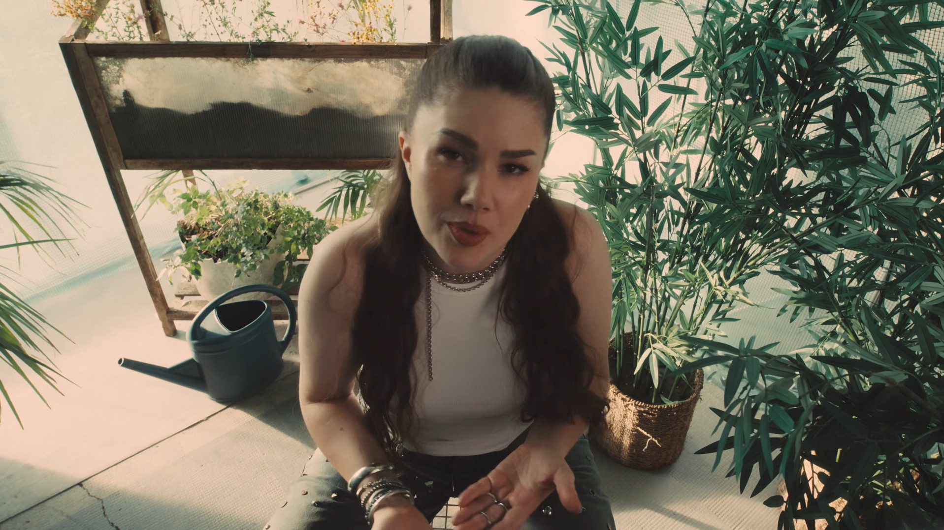 Daysy dévoile le clip de « Comme toi » : Un single intime où la chanteuse met ses fragilités à nu