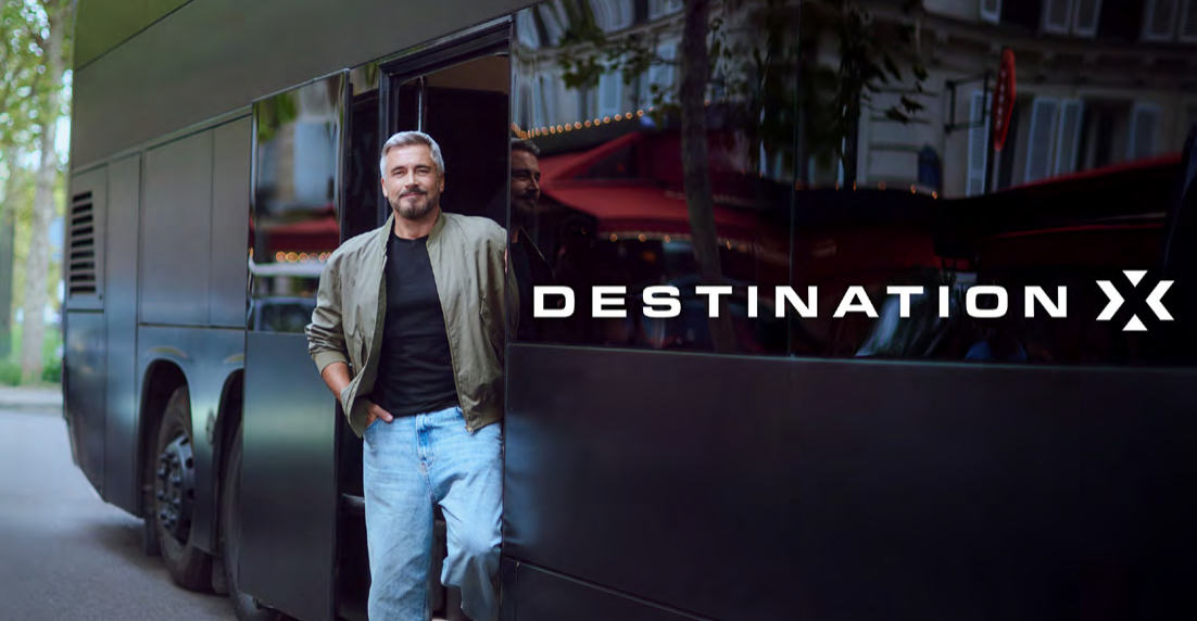 Destination X fait son grand retour sur M6 : Olivier Minne prend les commandes du bus mystère