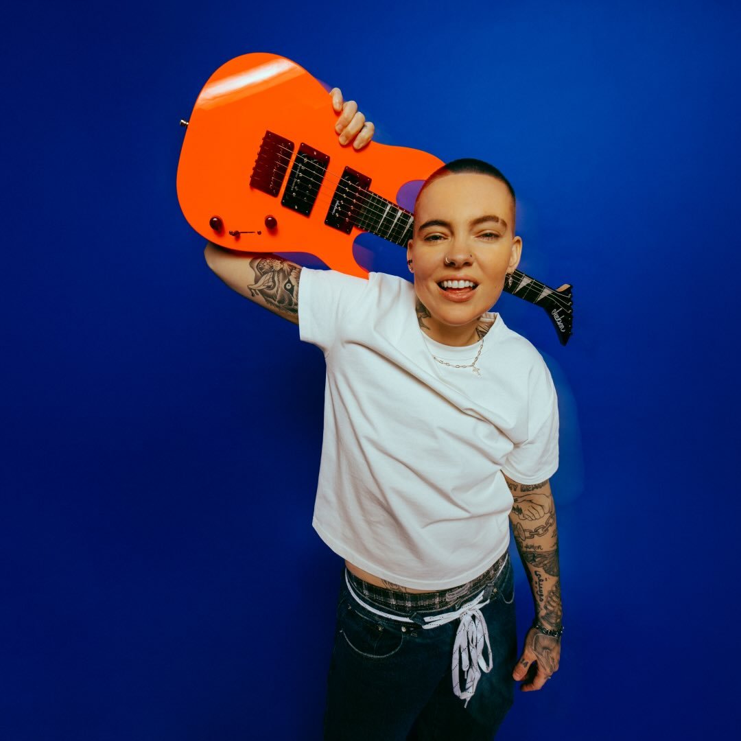 Roxane Bruneau dévoile Pourquoi j&rsquo;écris : Un nouveau single puissant accompagné de deux clips pour conquérir le public français !