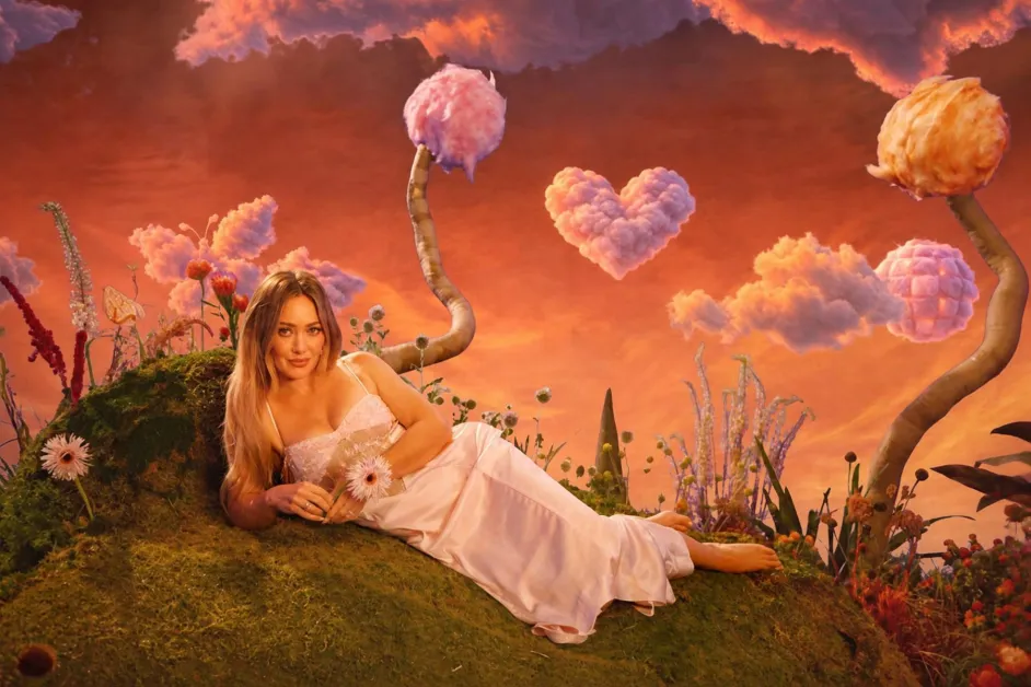 Hilary Duff poursuit son grand retour musical avec « CATastrophe » pour « Le Chat chapeauté »